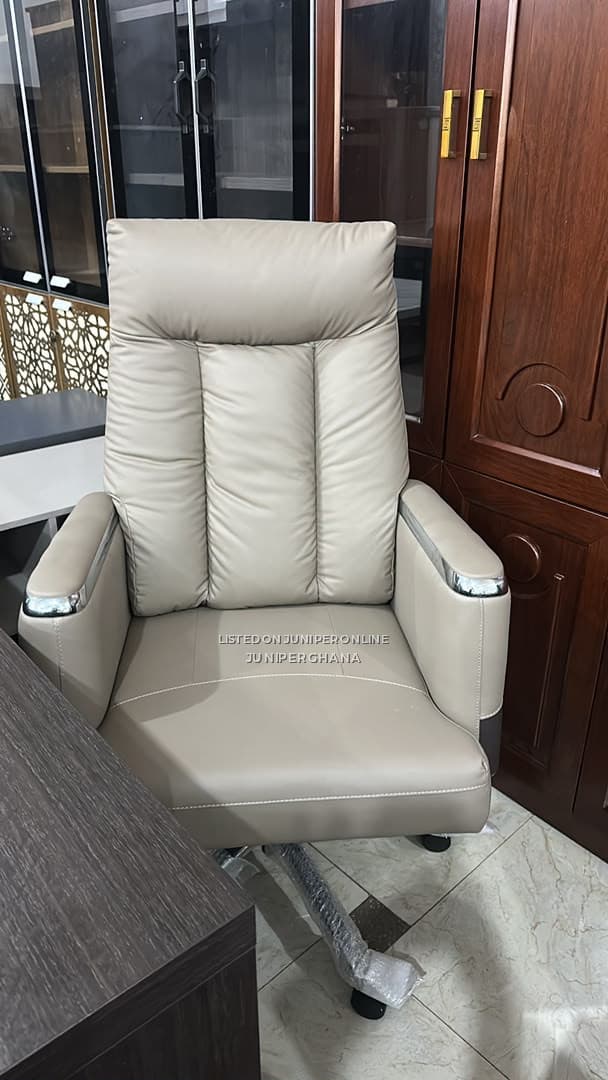 Executive office chair